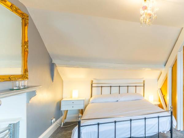 Minster Hub - 2 Min Walk 2 Minster! : photo 2 de la chambre chambre double - dernier Étage