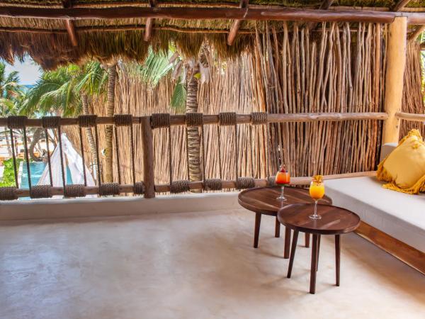 Dune Boutique Hotel located at the party zone : photo 3 de la chambre hébergement de luxe - vue partielle sur mer