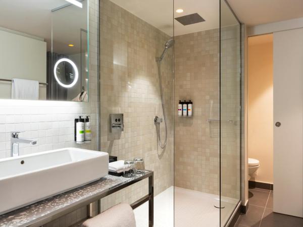 Pullman Paris Montparnasse : photo 8 de la chambre chambre familiale premium deluxe avec 2 chambres communicantes et 2 lits doubles - vue sur paris