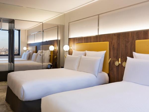 Pullman Paris Montparnasse : photo 7 de la chambre chambre familiale premium deluxe avec 2 chambres communicantes et 2 lits doubles - vue sur paris