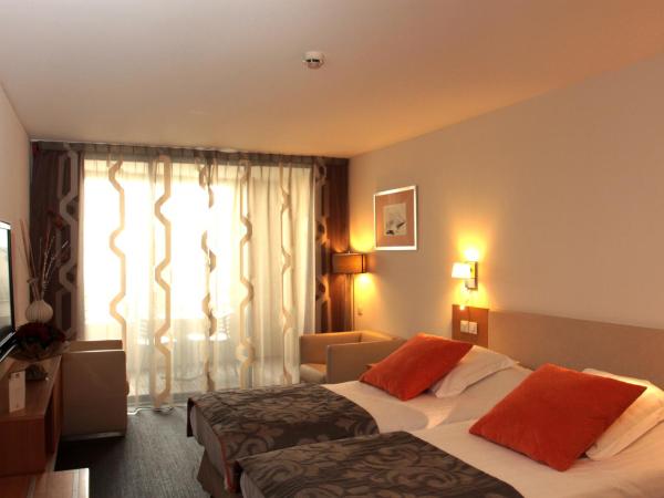Best Western Premier Hôtel du Vieux-Port : photo 10 de la chambre suite junior lit queen-size - vue sur mer