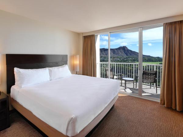 Park Shore Waikiki : photo 4 de la chambre chambre lit king-size - vue sur mer