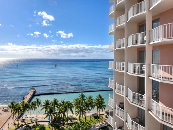 Park Shore Waikiki : photo 1 de la chambre chambre lit king-size côté océan