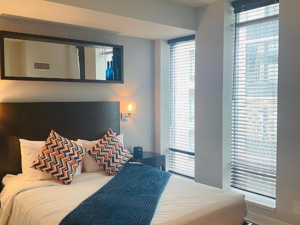 Executive Hotel Cosmopolitan Toronto : photo 4 de la chambre suite familiale avec canapé-lit