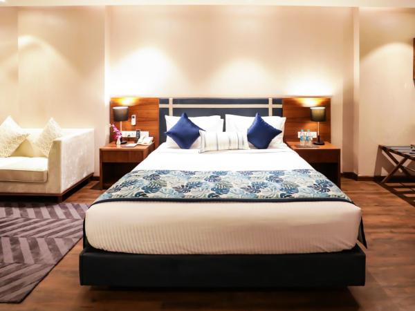 Regenta Suites Gurugram, Sohna Road, Sector 49 : photo 4 de la chambre chambre double exécutive avec balcon