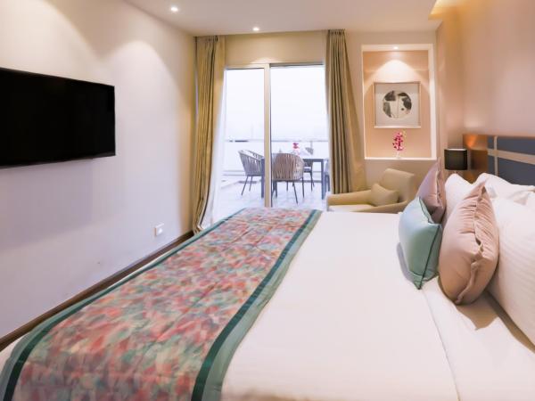 Regenta Suites Gurugram, Sohna Road, Sector 49 : photo 5 de la chambre suite premium avec terrasse