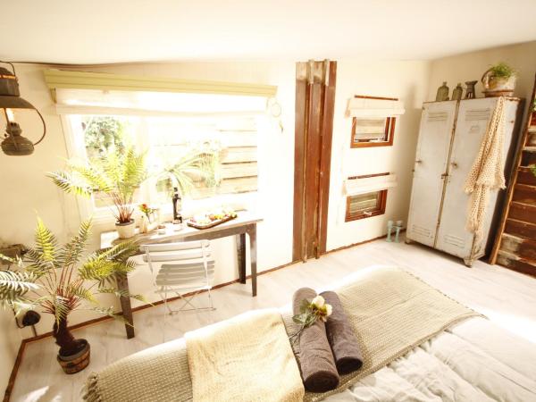 Bamboo Lodge Groningen : photo 10 de la chambre chambre double - vue sur jardin