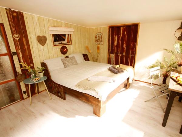 Bamboo Lodge Groningen : photo 9 de la chambre chambre double - vue sur jardin