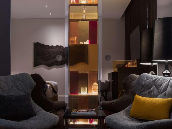 QT Sydney : photo 2 de la chambre chambre lit king-size de luxe qt