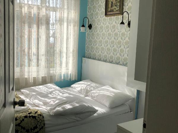 Tulip Guesthouse : photo 1 de la chambre chambre double avec salle de bains commune