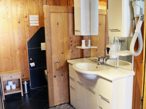 Gruyère Rooms : photo 4 de la chambre chambre double supérieure avec douche