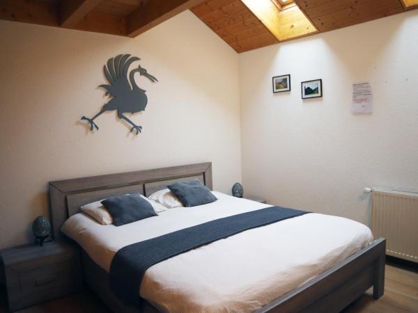 Gruyère Rooms : photo 1 de la chambre chambre double Économique avec fenêtre de toit