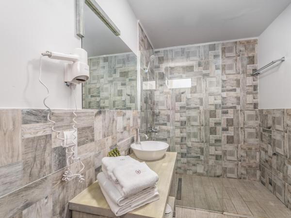 Ianos Bay : photo 4 de la chambre appartement familial