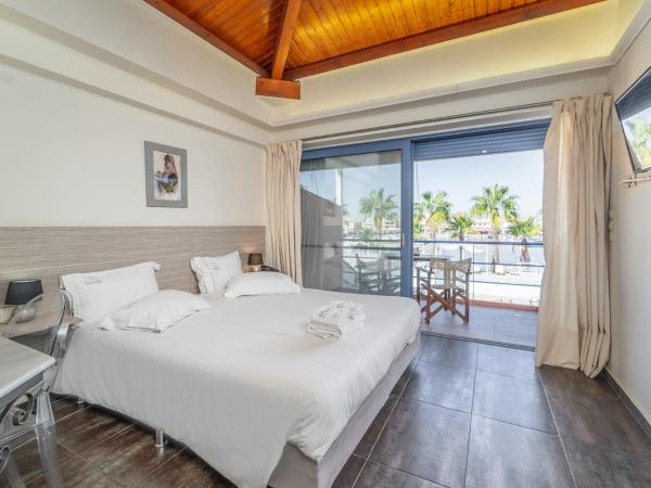 Ianos Hotel : photo 3 de la chambre suite familiale - vue sur mer et port de plaisance