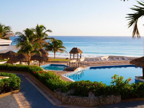 Rooftop Private Jacuzzi in beach front penthouse : photo 10 de la chambre penthouse