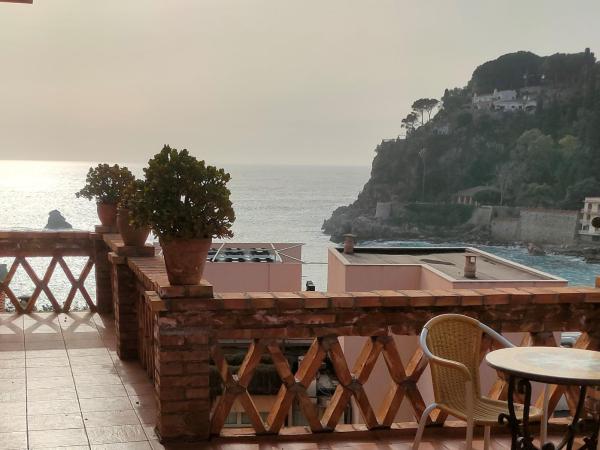 Hotel Villino Gallodoro : photo 9 de la chambre chambre double ou lits jumeaux supérieure avec terrasse – vue sur mer
