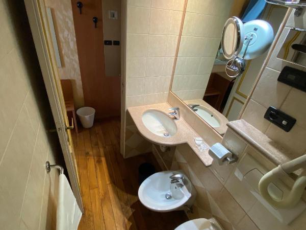 Artua'&Solferino : photo 9 de la chambre chambre double avec balcon
