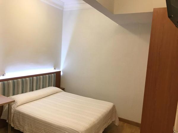 Hostal La Mexicana : photo 3 de la chambre chambre double ou lits jumeaux Économique 