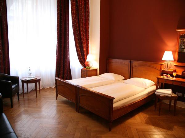 Hotel-Maison Am Olivaer Platz : photo 2 de la chambre chambre triple