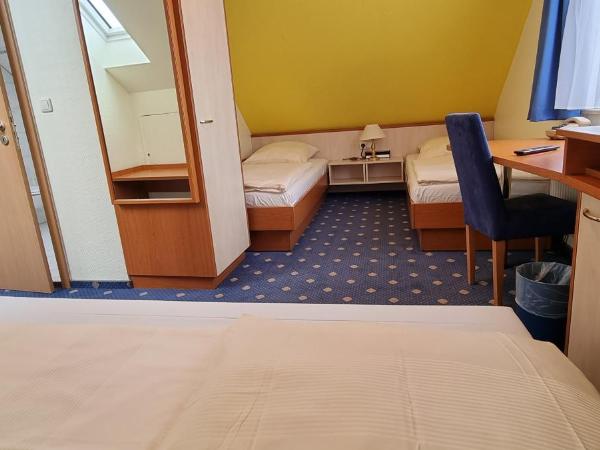 Hotel Heldt : photo 9 de la chambre chambre quadruple (4 adultes)