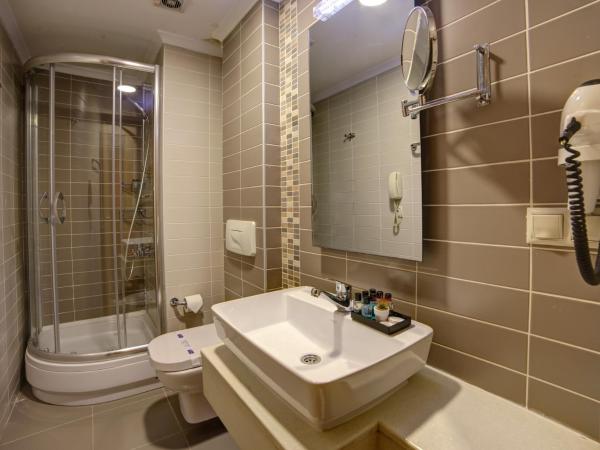 Almina Guest House : photo 5 de la chambre chambre double standard - bâtiment annexe