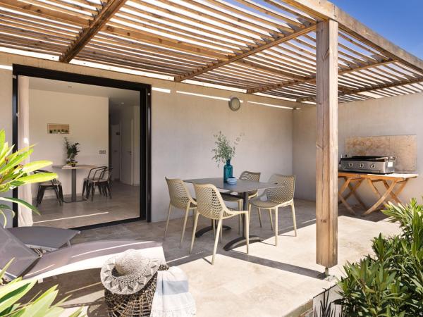 Résidence I Levri : photo 6 de la chambre appartement - vue sur piscine