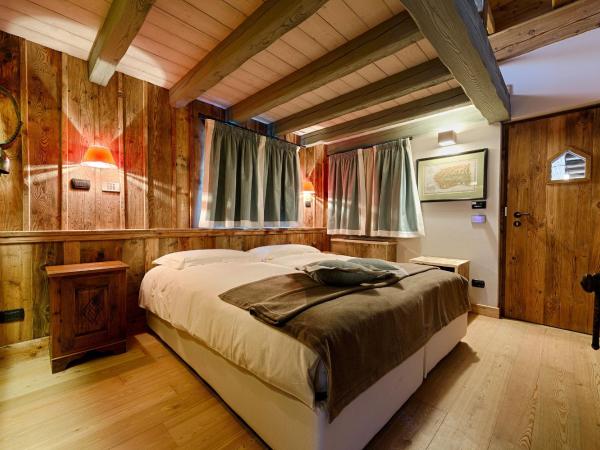 Les Plaisirs d'Antan : photo 2 de la chambre chambre double - duplex avec accès au spa