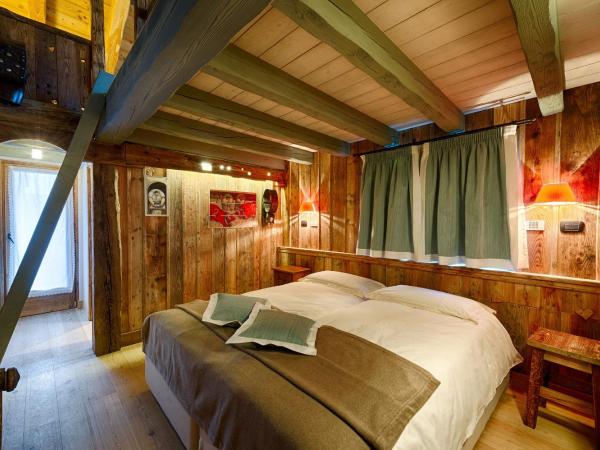 Les Plaisirs d'Antan : photo 3 de la chambre chambre double - duplex avec accès au spa