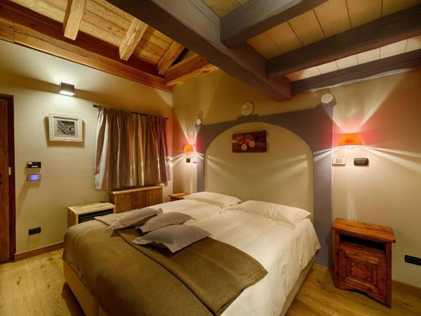 Les Plaisirs d'Antan : photo 5 de la chambre chambre double - duplex avec accès au spa