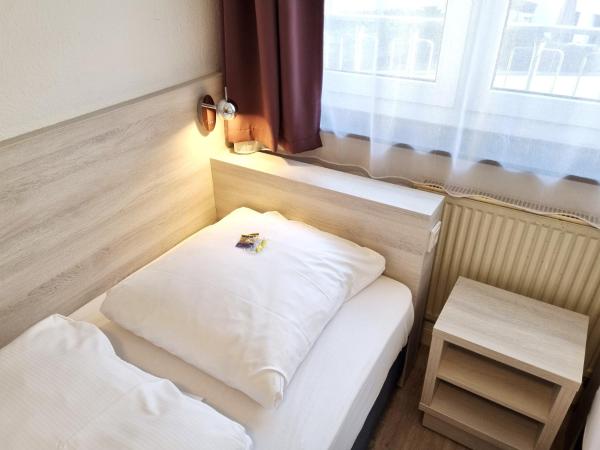 Adler Hotel Frankfurt : photo 5 de la chambre chambre lits jumeaux