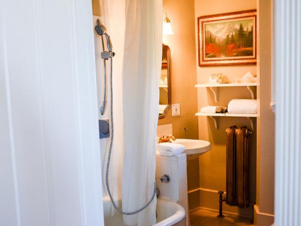 Dashwood Manor Seaside Bed & Breakfast : photo 4 de la chambre hébergement tudor