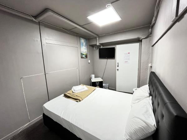 HIT Hostel : photo 7 de la chambre chambre double avec salle de bains privative