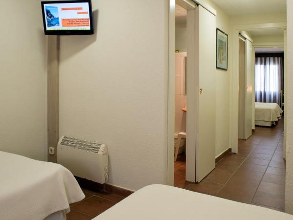 Hotel Capri : photo 2 de la chambre chambre quadruple avec vue sur la rue