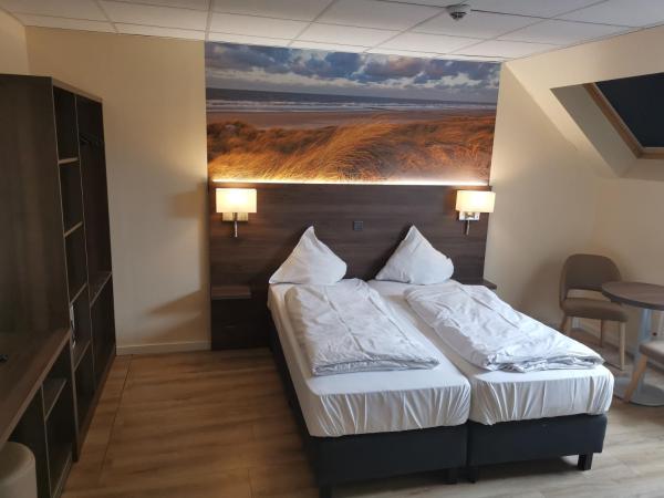 Hotel Albert II Oostende : photo 3 de la chambre chambre familiale supérieure