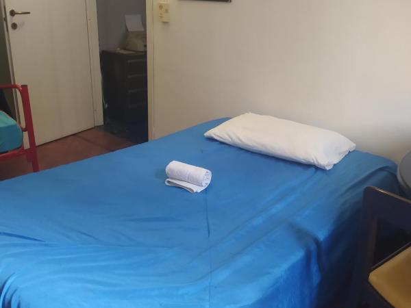 1Room in Milan : photo 2 de la chambre chambre simple avec salle de bains commune