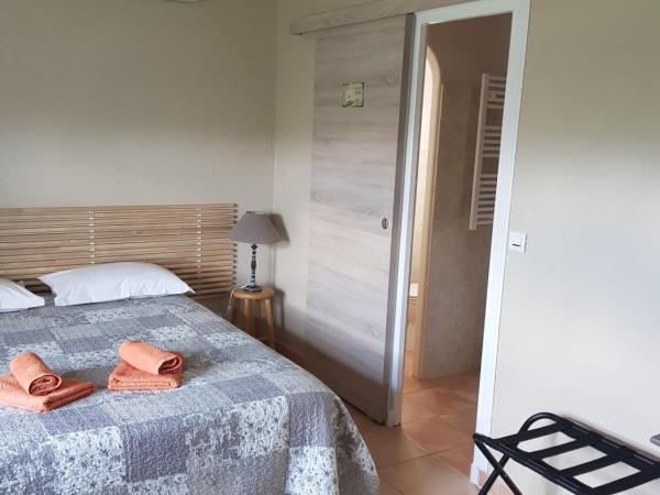 Mas Clement - Chambre et table d'hôtes : photo 5 de la chambre chambre double