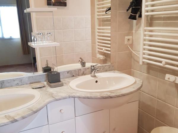 Mas Clement - Chambre et table d'hôtes : photo 6 de la chambre chambre double standard