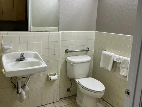 COUNTRY INN MOTEL : photo 2 de la chambre chambre lit king-size avec kitchenette