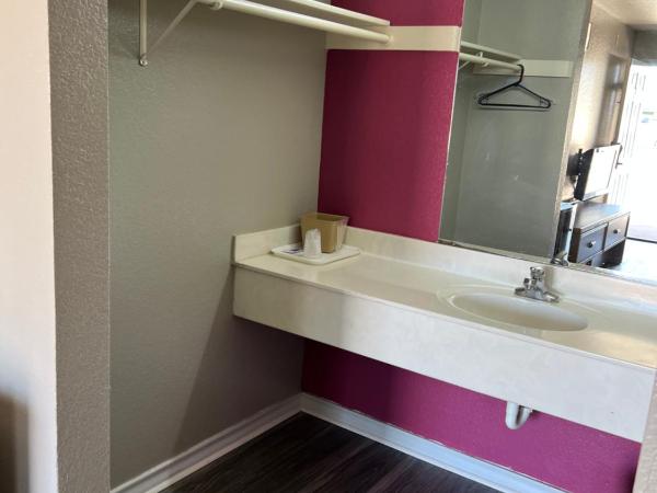 COUNTRY INN MOTEL : photo 5 de la chambre chambre lit king-size