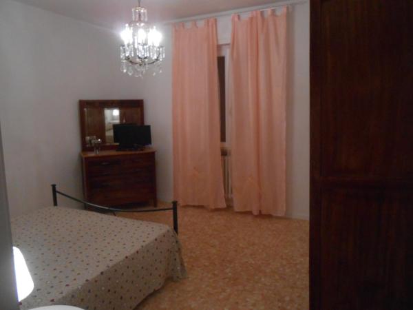 Gino's House : photo 1 de la chambre chambre double avec salle de bains privative