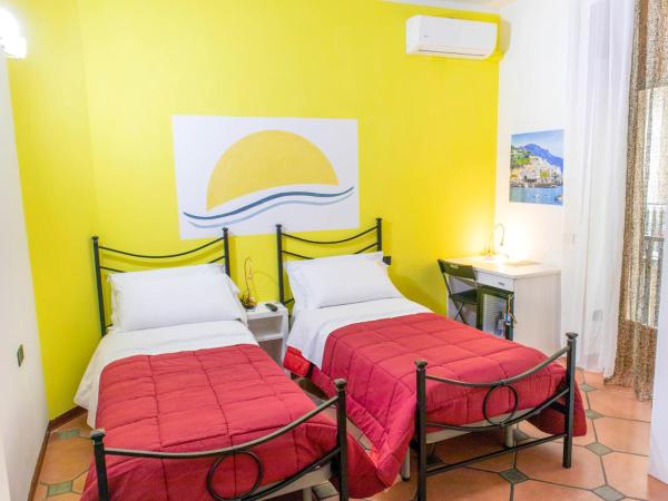 B&B Amalfi Coast Salerno : photo 3 de la chambre chambre double ou lits jumeaux avec salle de bains privative