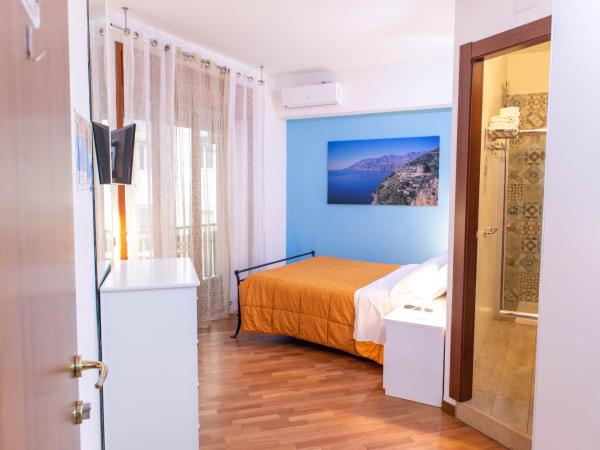 B&B Amalfi Coast Salerno : photo 2 de la chambre chambre double avec salle de bains privative