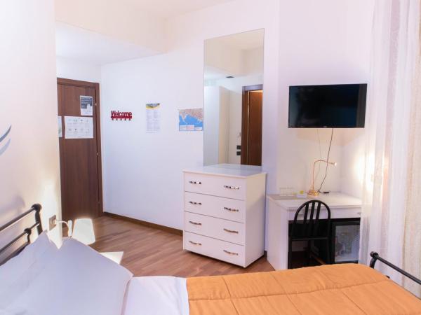 B&B Amalfi Coast Salerno : photo 9 de la chambre chambre double avec salle de bains privative
