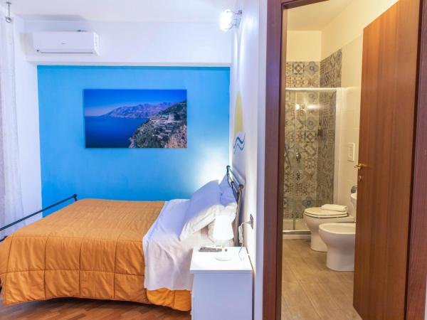 B&B Amalfi Coast Salerno : photo 3 de la chambre chambre double avec salle de bains privative