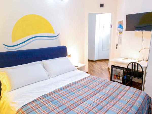 B&B Amalfi Coast Salerno : photo 5 de la chambre chambre double deluxe avec douche