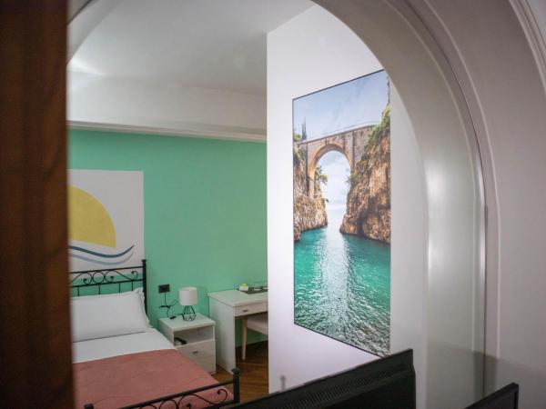 B&B Amalfi Coast Salerno : photo 3 de la chambre chambre double deluxe avec balcon