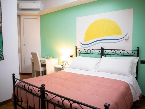B&B Amalfi Coast Salerno : photo 6 de la chambre chambre double deluxe avec balcon