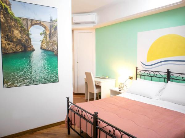 B&B Amalfi Coast Salerno : photo 5 de la chambre chambre double deluxe avec balcon
