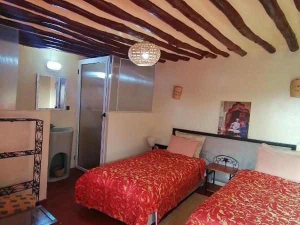 Riad Darga Rouge : photo 6 de la chambre chambre lits jumeaux - vue sur piscine