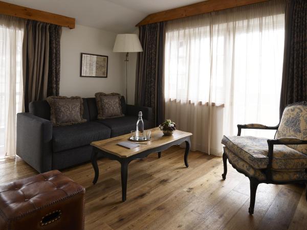 SchlossHotel Zermatt Active & CBD Spa Hotel : photo 3 de la chambre suite junior boutique de style rustique